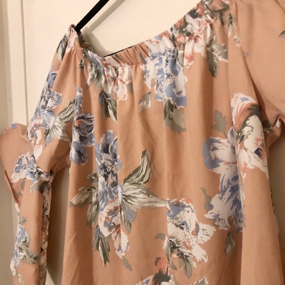 OFF SHOULDERS Top! Fun sleeves - Picture 2 of 5